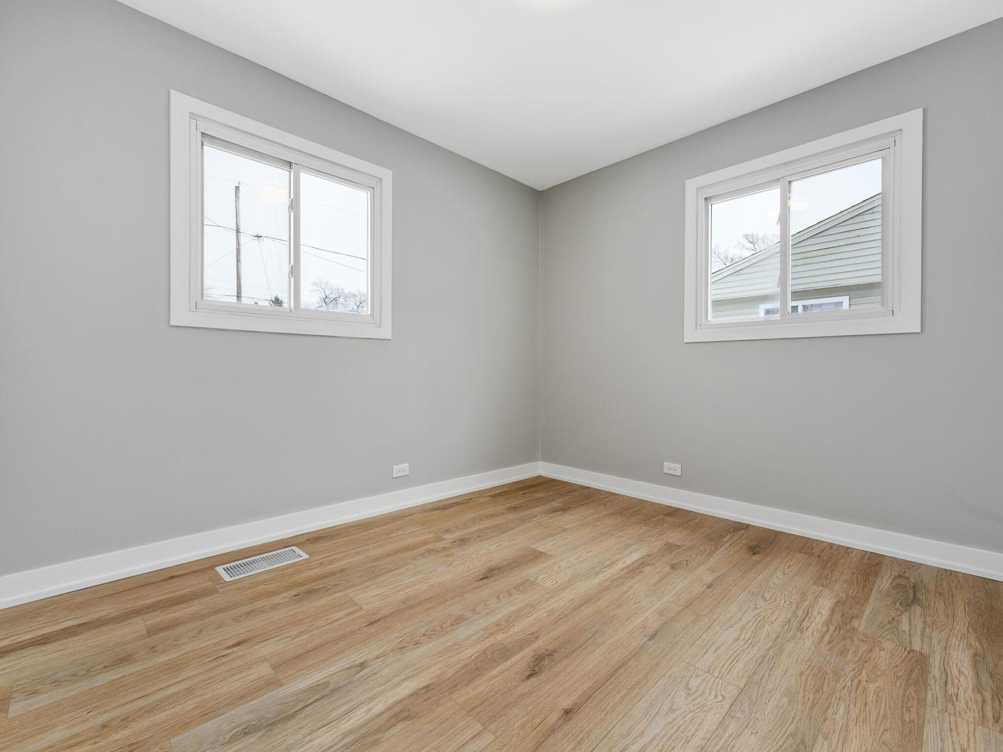 173 East Dennis Road Wheeling, IL 60090 - Photo 12 of 15 a view of an empty room with wooden floor and a window
