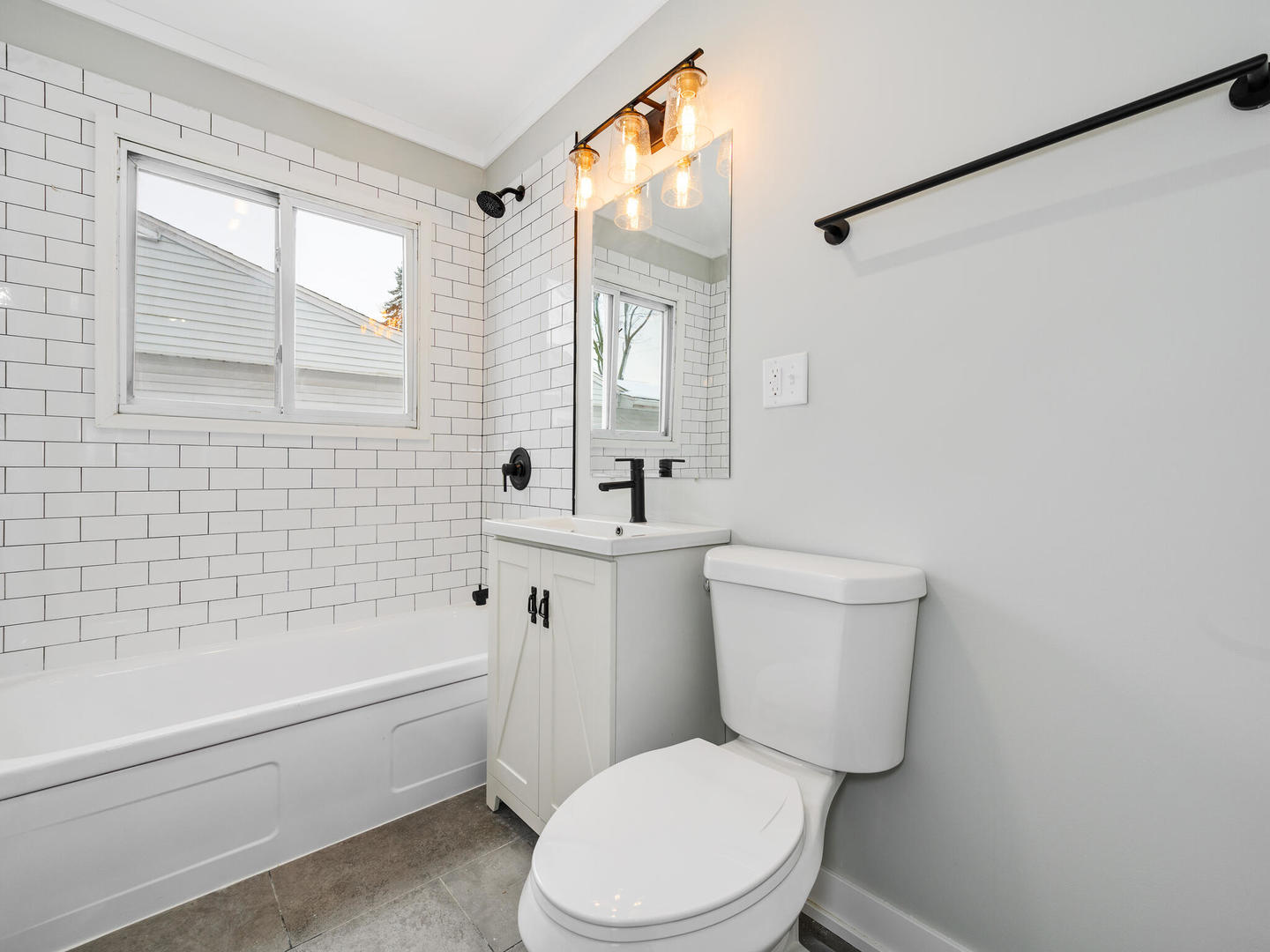 173 East Dennis Road Wheeling, IL 60090 - Photo 13 of 15 a bathroom with a toilet a sink and bathtub