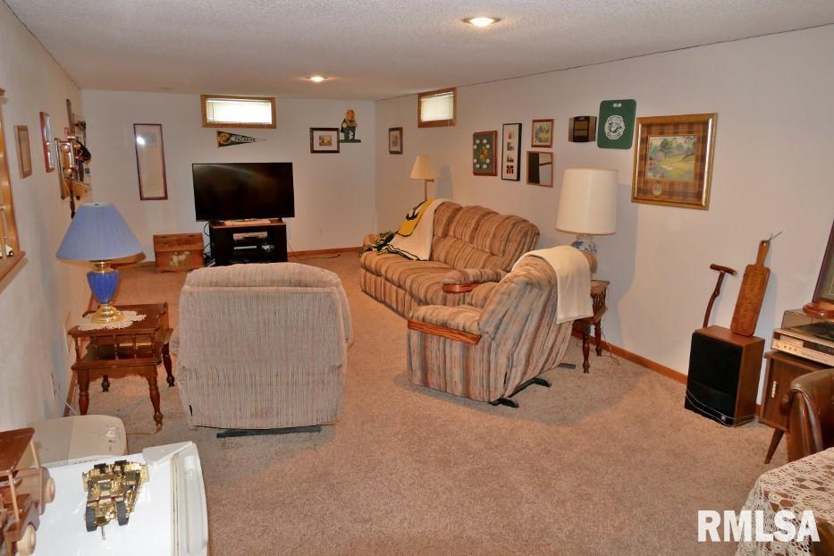 716 West Ridge Road Peoria, IL 61614 - Photo 23 of 33 Gallery Image 23