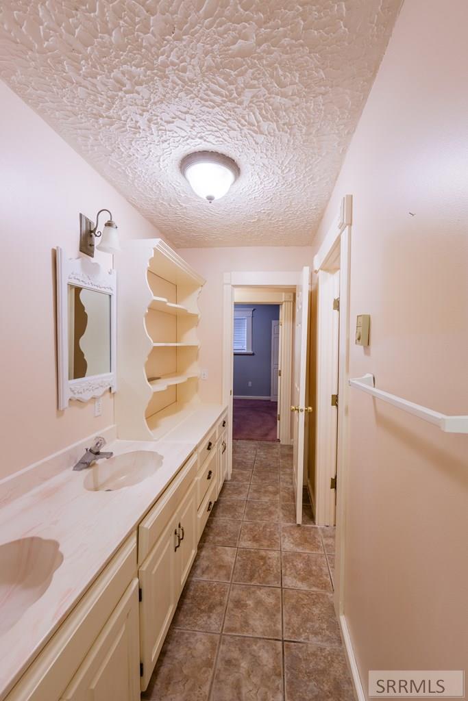 225 Nez Perce Avenue Rexburg, ID 83440 - Photo 37 of 52 2nd Floor Bathroom