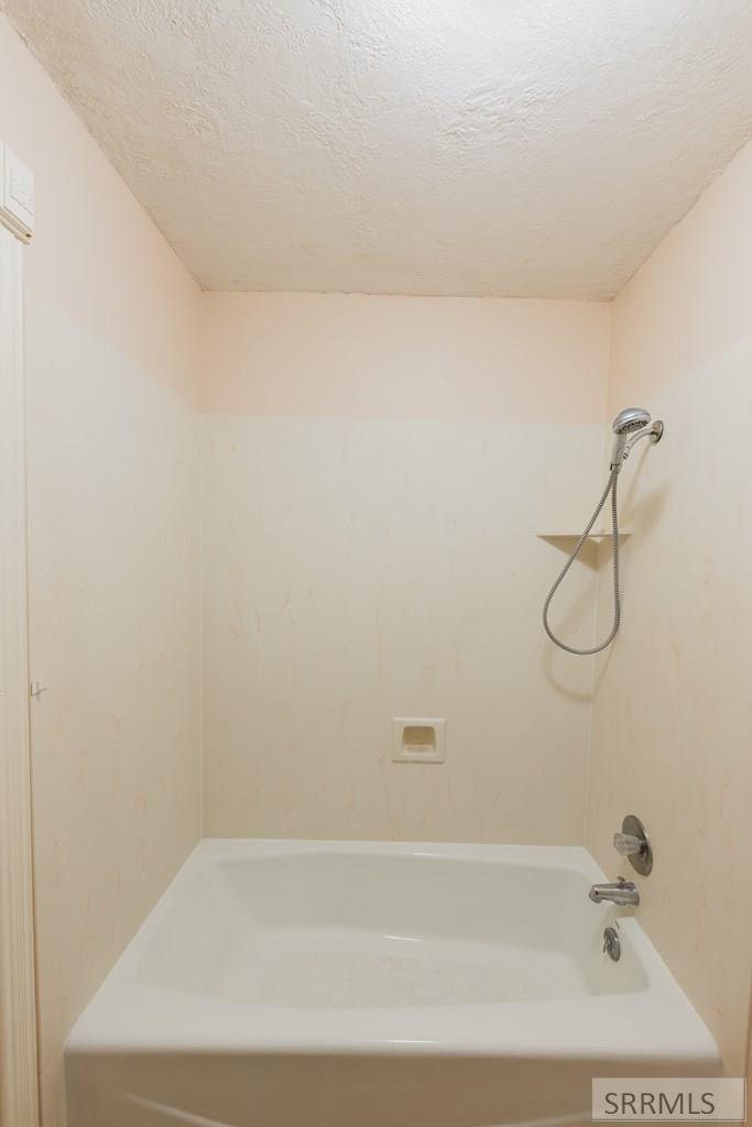 225 Nez Perce Avenue Rexburg, ID 83440 - Photo 38 of 52 2nd Floor Bathroom