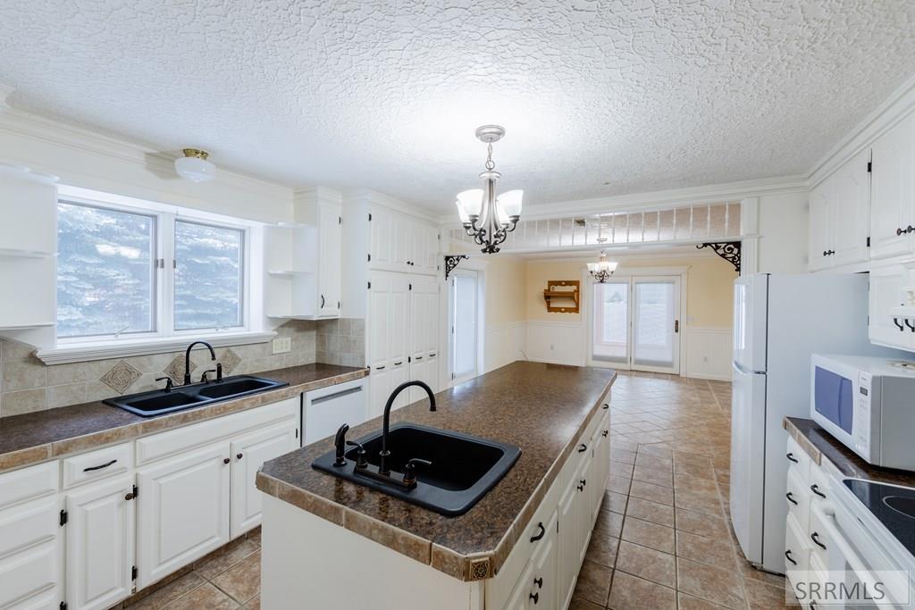 225 Nez Perce Avenue Rexburg, ID 83440 - Photo 10 of 52 Kitchen