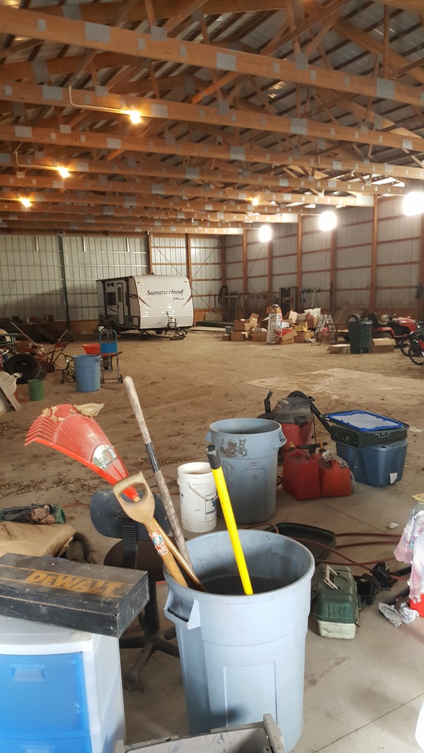 2256 North 14th Road Streator, IL 61364 - Photo 13 of 18 a room with furniture
