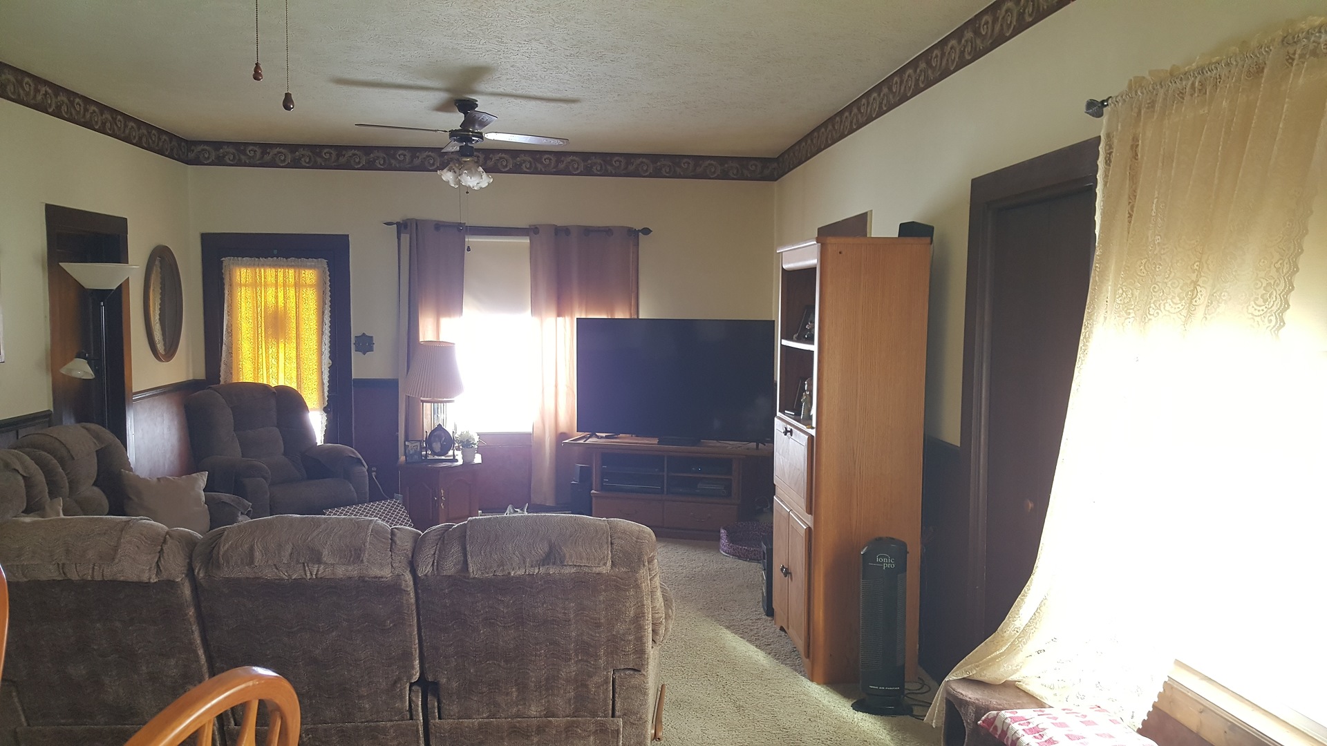 2256 North 14th Road Streator, IL 61364 - Photo 4 of 18 a living room with furniture and a flat screen tv