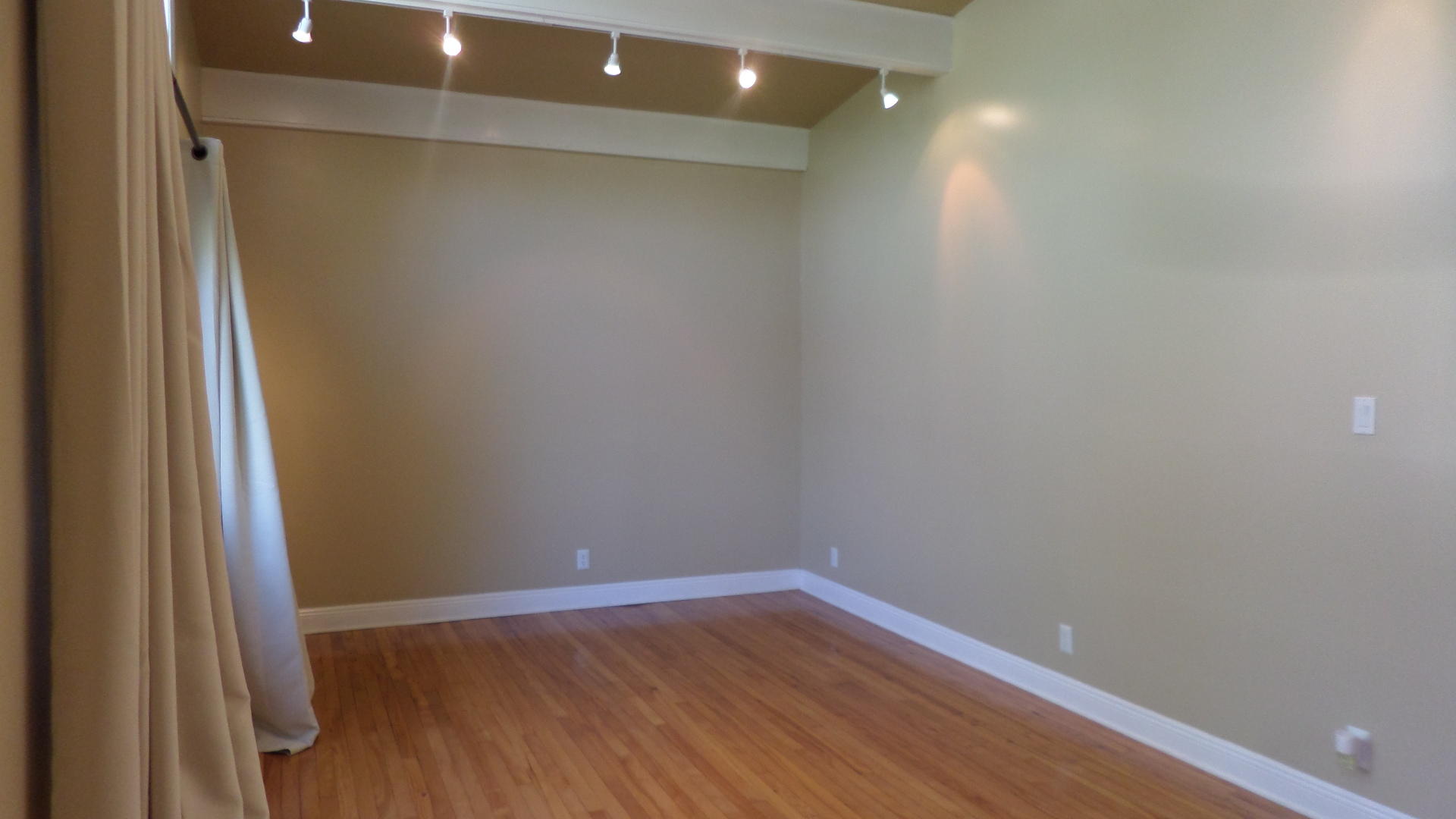 104 Clark Lane Oak Ridge, TN 37830 - Photo 11 of 39 Living Room 2