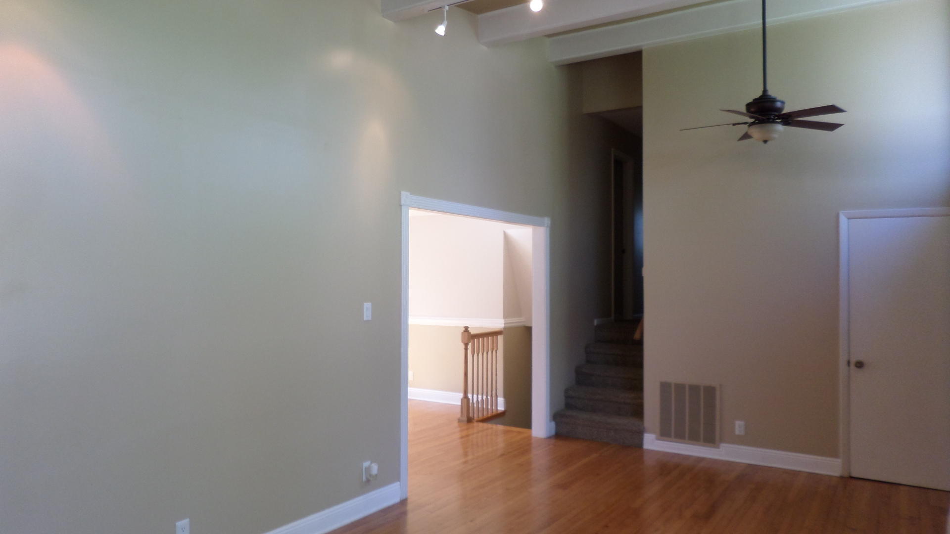 104 Clark Lane Oak Ridge, TN 37830 - Photo 12 of 39 Living room 3