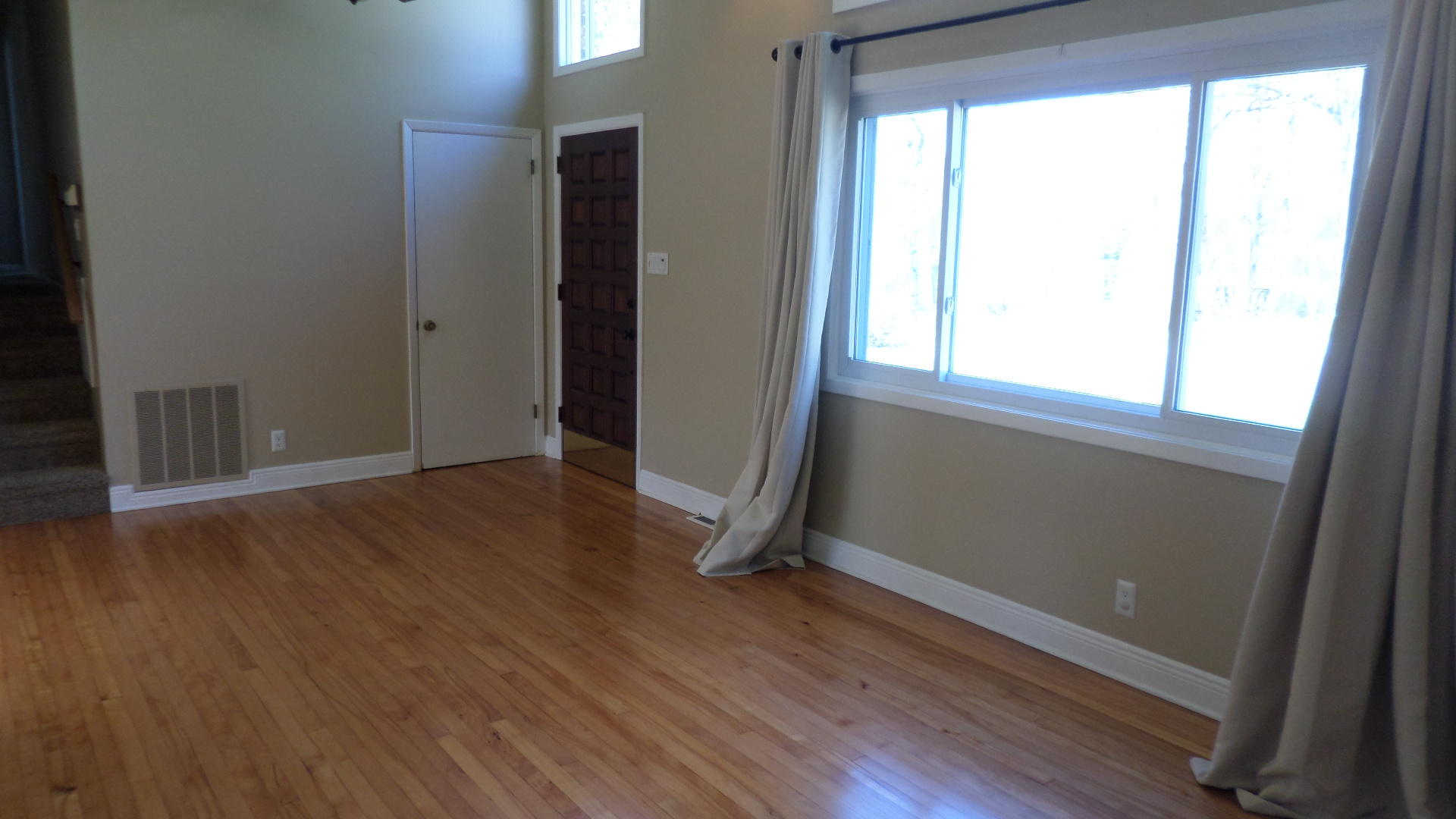 104 Clark Lane Oak Ridge, TN 37830 - Photo 13 of 39 Living room 4