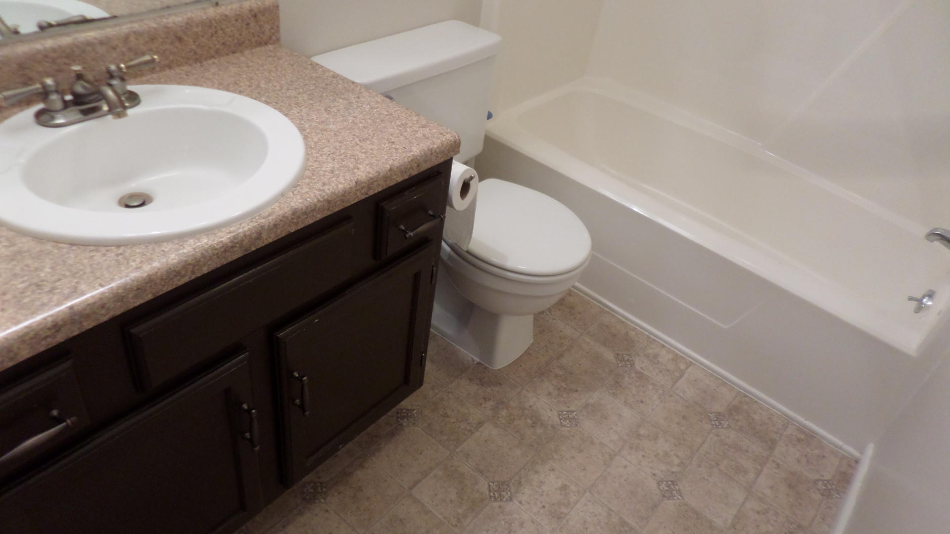 104 Clark Lane Oak Ridge, TN 37830 - Photo 19 of 39 Guest Bathroom