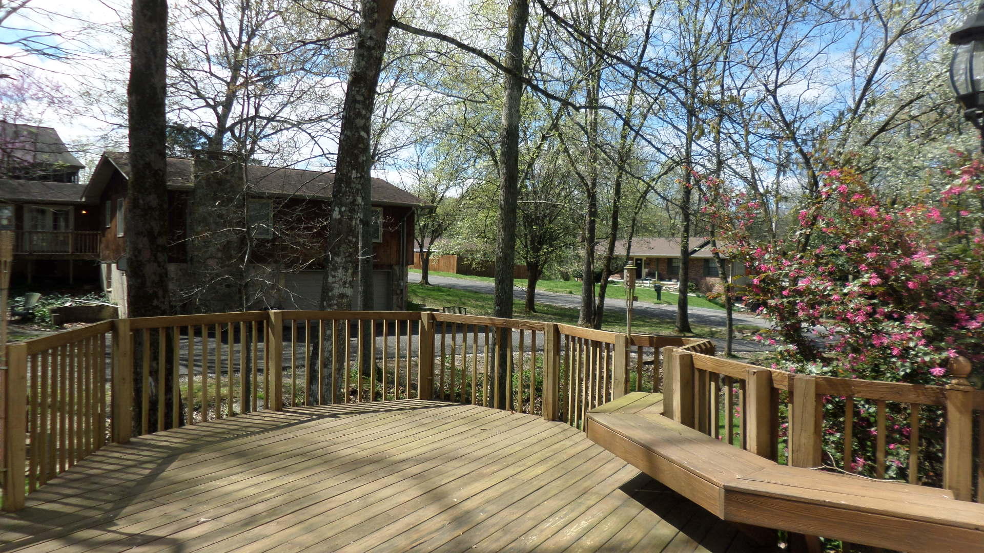104 Clark Lane Oak Ridge, TN 37830 - Photo 33 of 39 Seating on deck