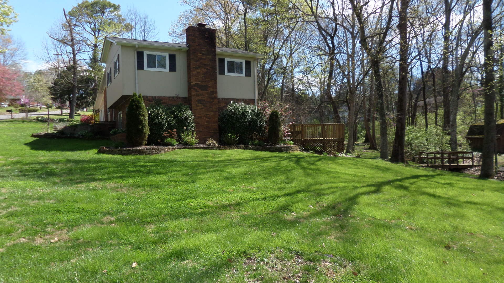104 Clark Lane Oak Ridge, TN 37830 - Photo 34 of 39 Side and yard 2