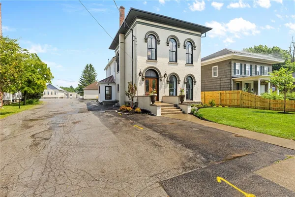$2,750 | 42 Lake Street, Le Roy, NY 14482