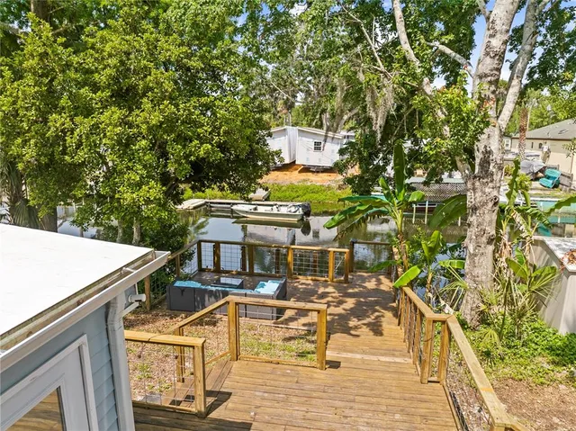 a view of back yard of the house