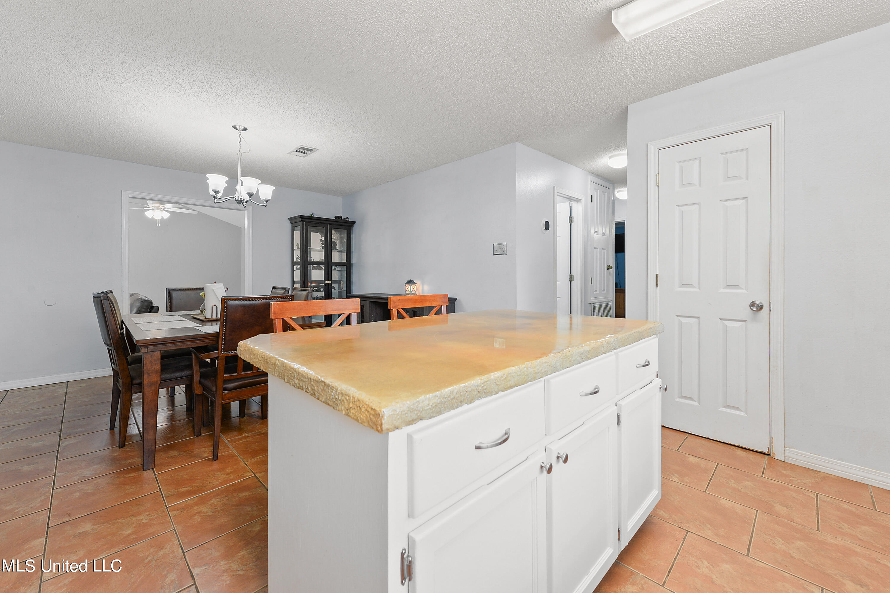 7832 Hilo Place Diamondhead, MS 39525 - Photo 11 of 24 011