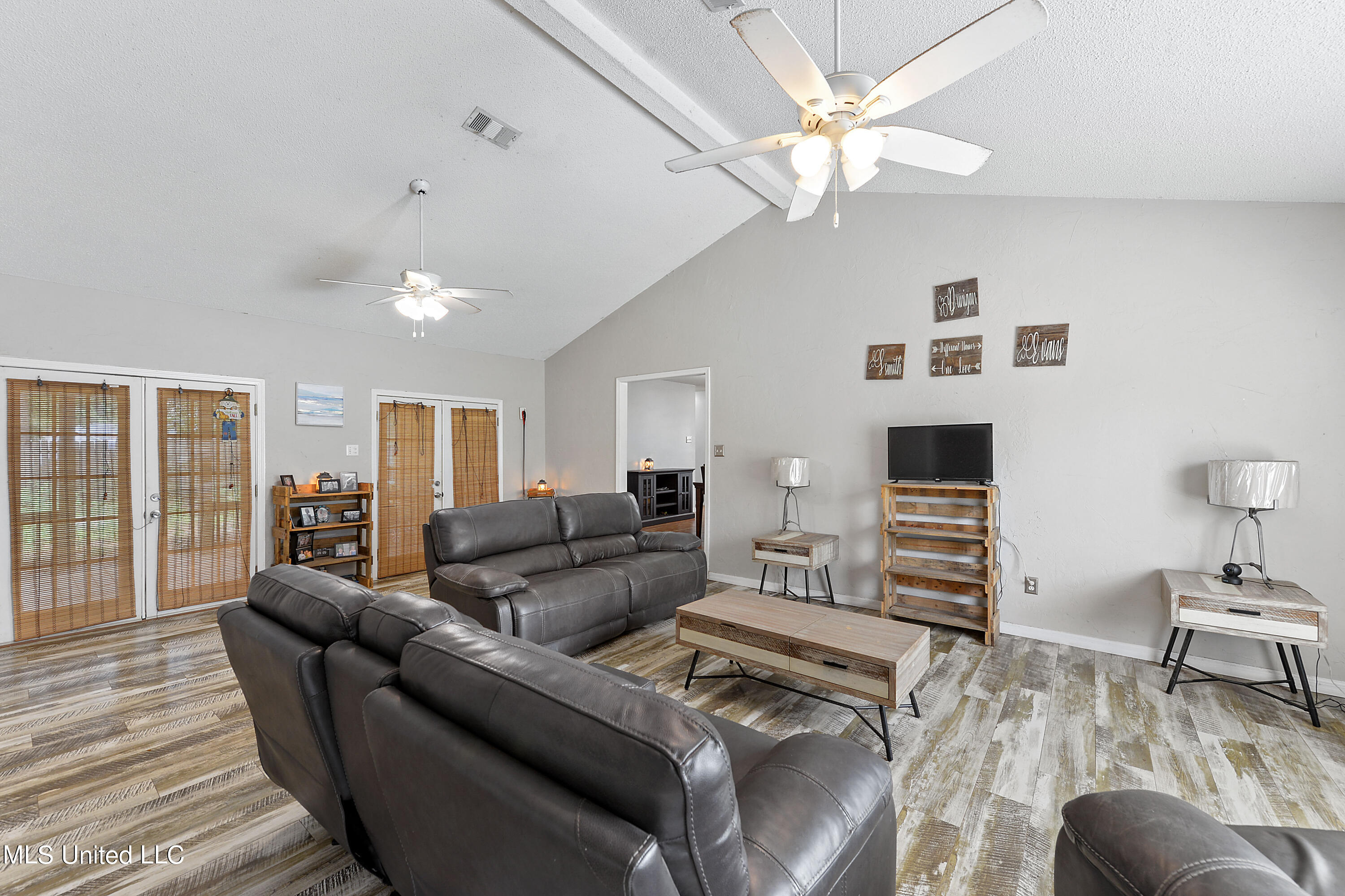 7832 Hilo Place Diamondhead, MS 39525 - Photo 2 of 24 004