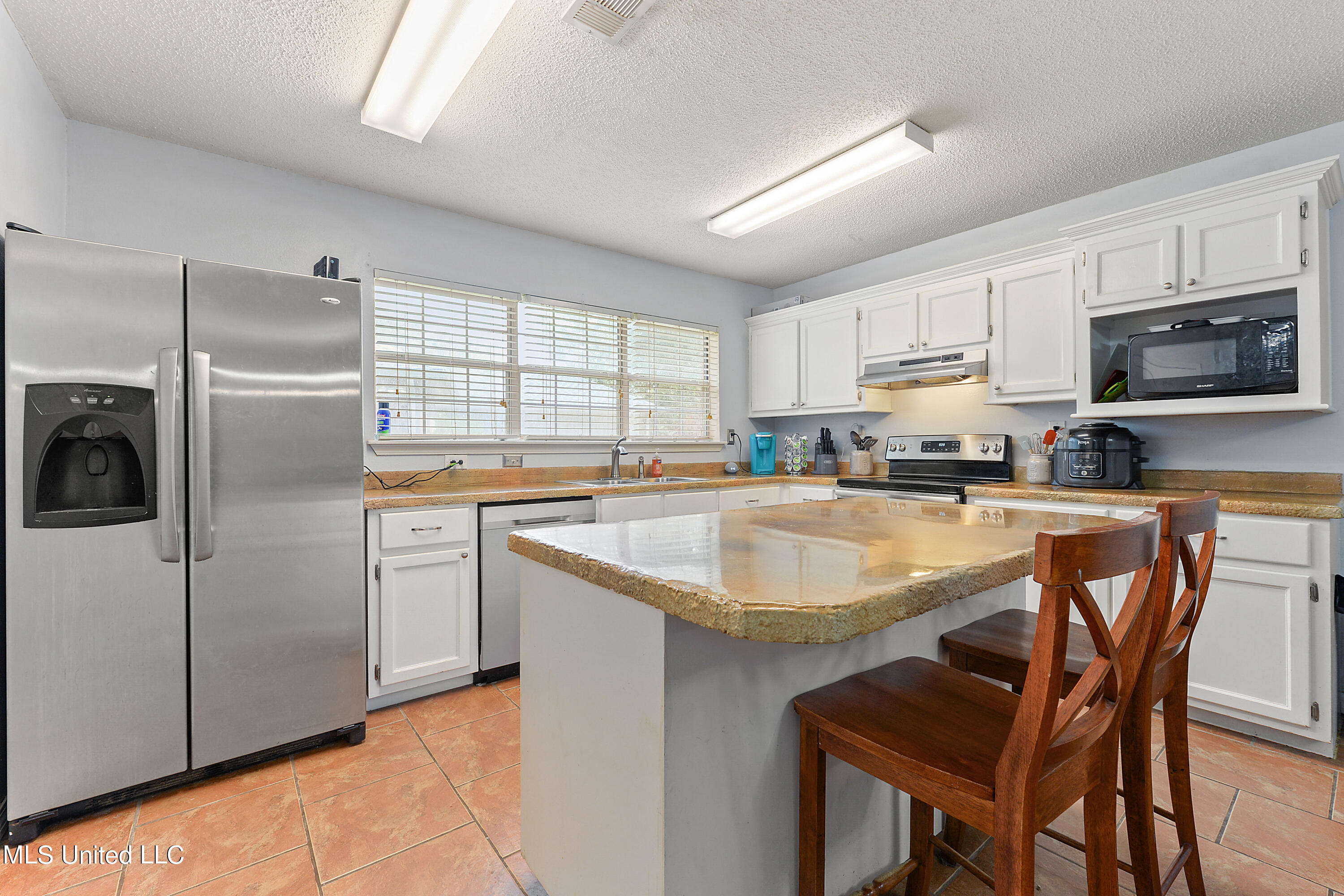 7832 Hilo Place Diamondhead, MS 39525 - Photo 4 of 24 009