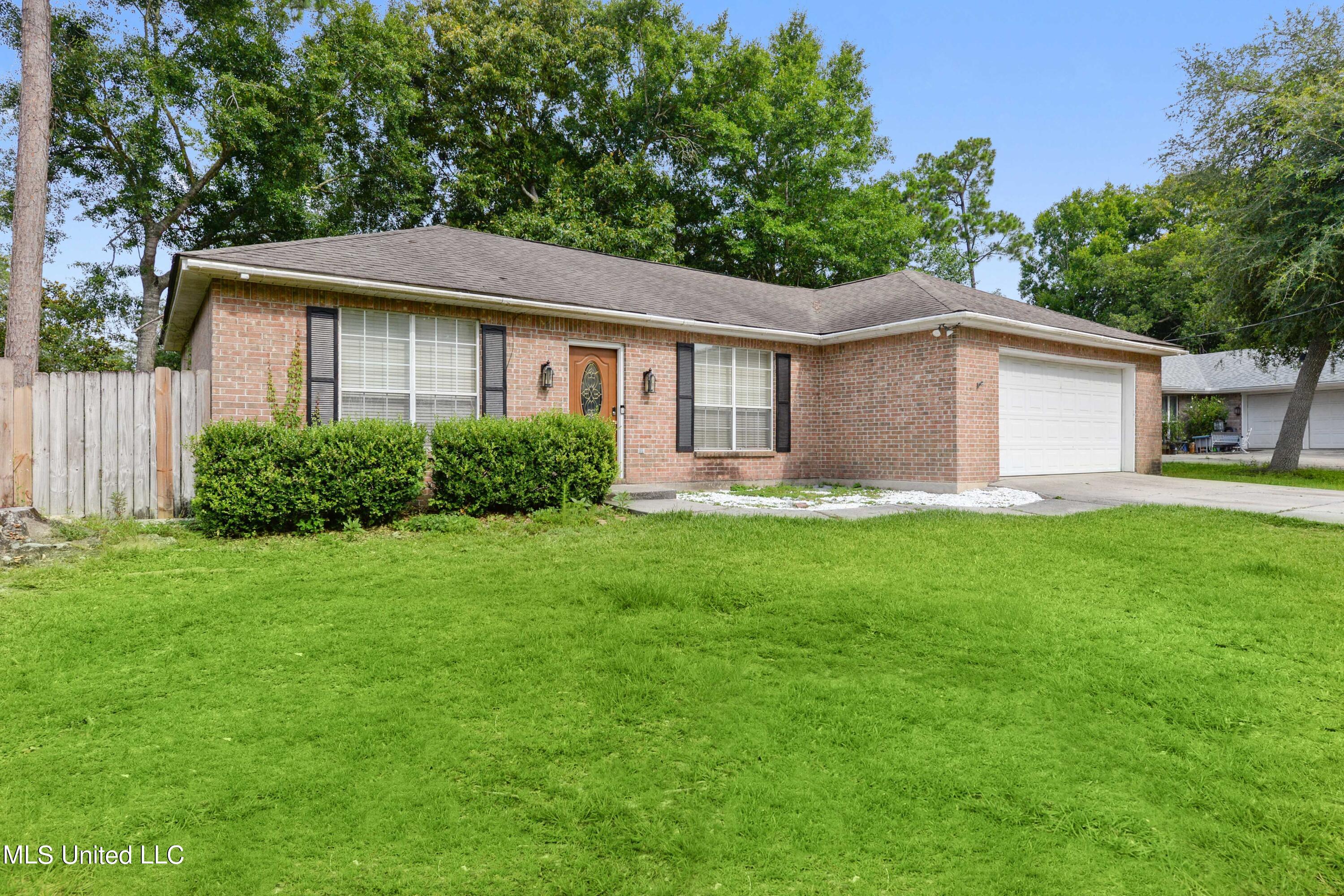 7832 Hilo Place Diamondhead, MS 39525 - Photo 5 of 24 002