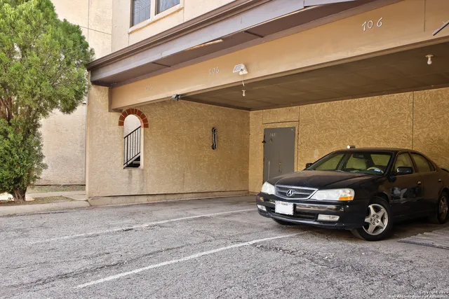$89,900 | 6100 Woodlake Parkway, Unit 706, San Antonio, TX 78244