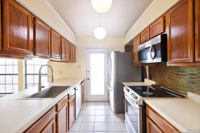 $89,900 | 6100 Woodlake Parkway, Unit 706, San Antonio, TX 78244