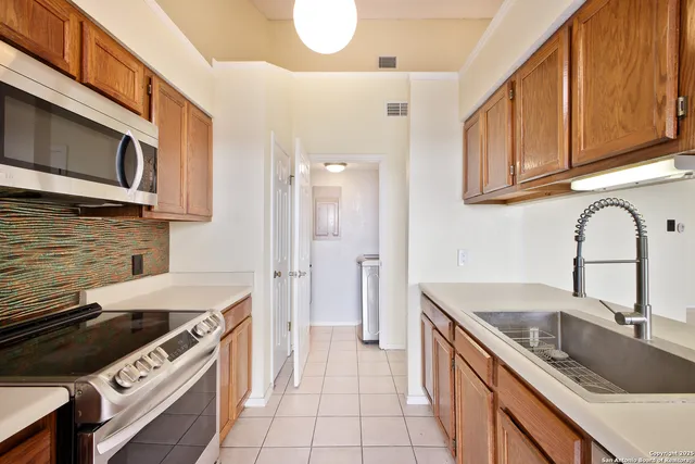 $89,900 | 6100 Woodlake Parkway, Unit 706, San Antonio, TX 78244