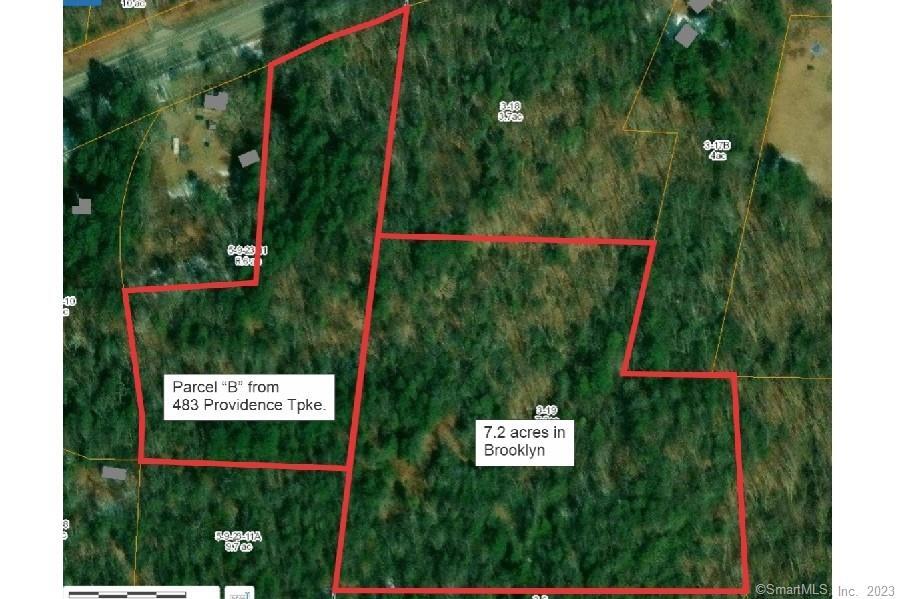 a view of a bird house and a yard