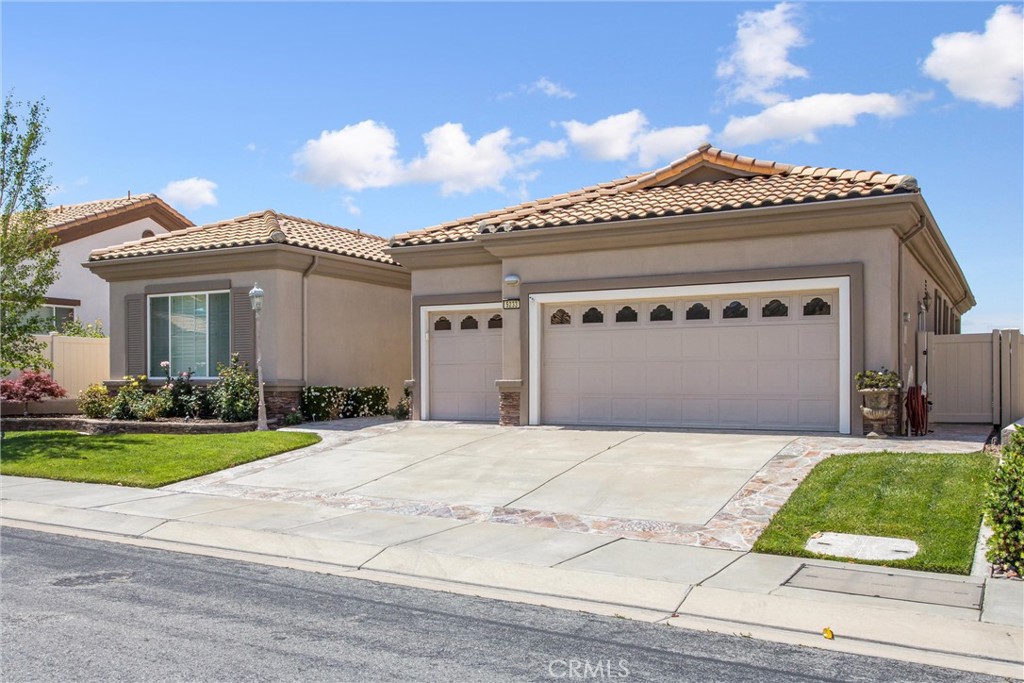 5233 Hampton Road Banning, CA 92220 - Photo 4 of 46 a front view of a house with a yard
