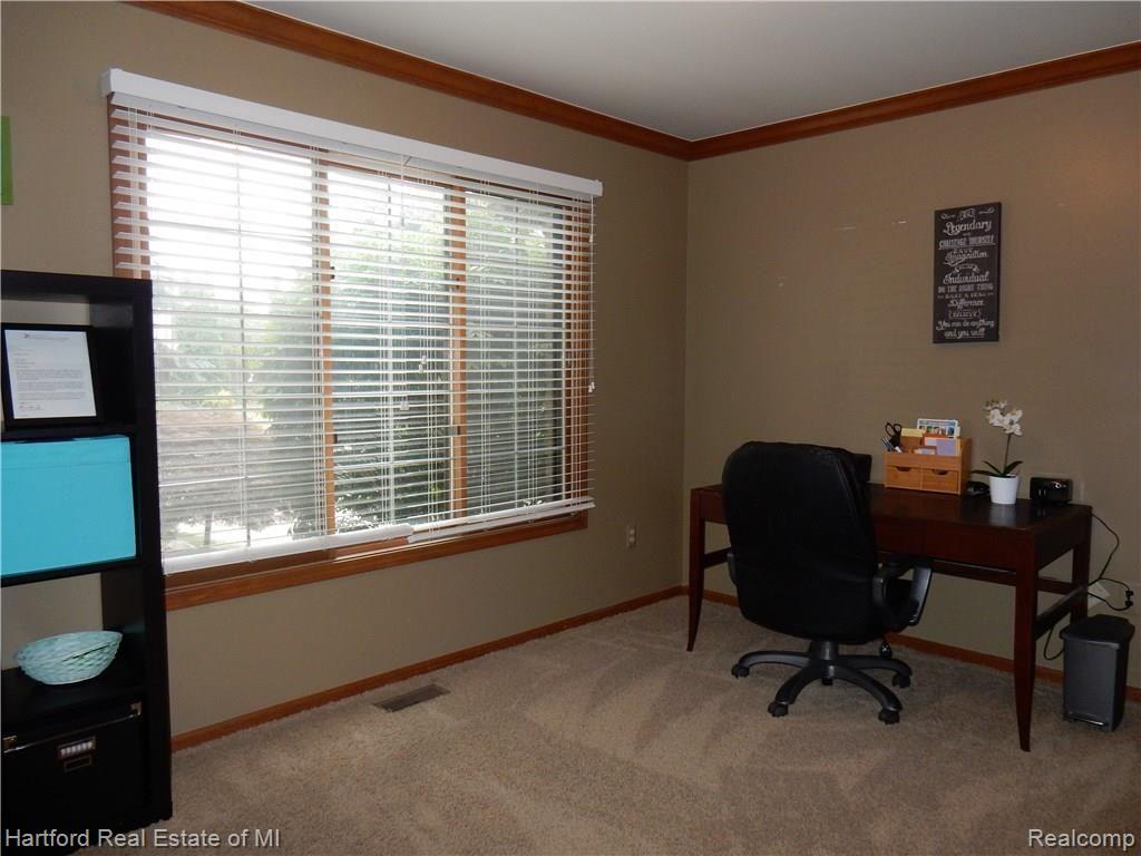 36768 Chesapeake Road Farmington Hills, MI 48335 - Photo 13 of 49