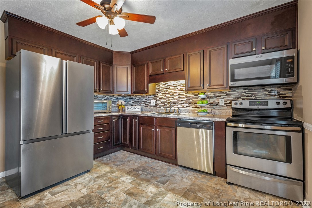 5842 Hunting Ridge Road Hope Mills, NC 28348 - Photo 11 of 29 Gallery Image 11