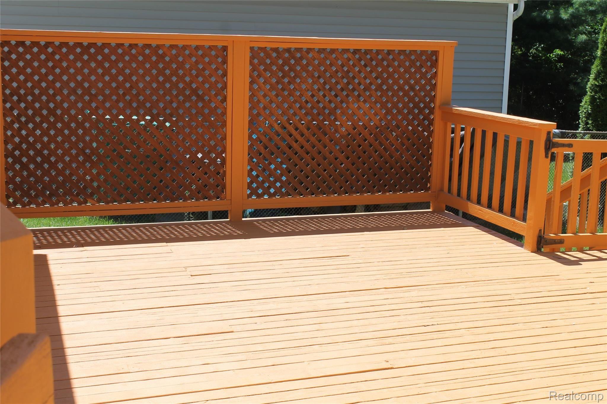362 Dover Road Waterford, MI 48328 - Photo 7 of 26 Deck a.JPG