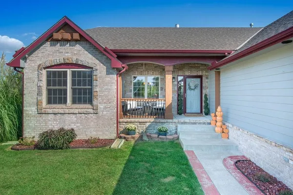 $449,900 | 2905 Sunflower Drive, Derby, KS 67037