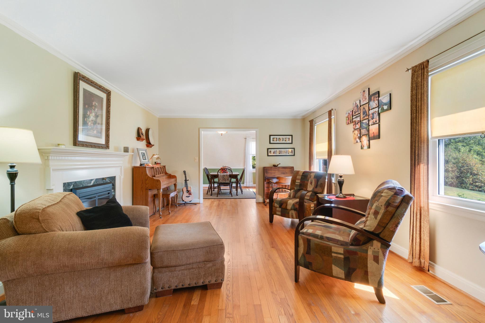 3902 View Top Road Ellicott City, MD 21042 - Photo 7 of 46 large living room