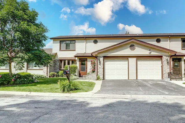 $344,000 | 1330 South Mallard Lane, Mount Prospect, IL 60056