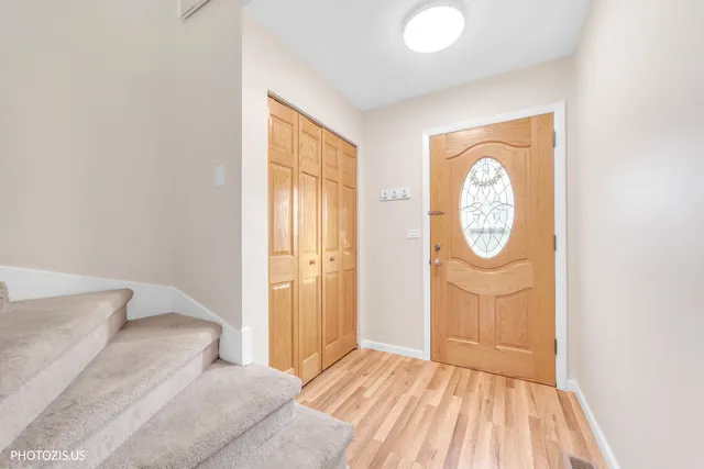 $344,000 | 1330 South Mallard Lane, Mount Prospect, IL 60056