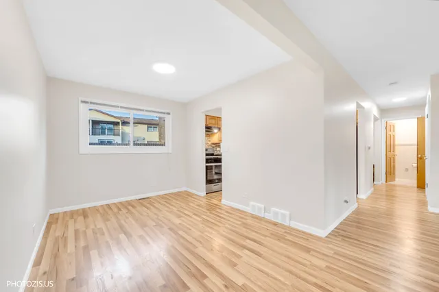 $344,000 | 1330 South Mallard Lane, Mount Prospect, IL 60056