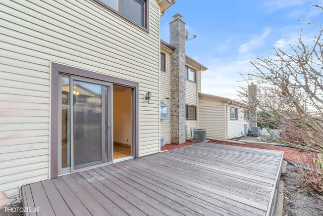 $344,000 | 1330 South Mallard Lane, Mount Prospect, IL 60056