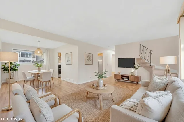 $344,000 | 1330 South Mallard Lane, Mount Prospect, IL 60056