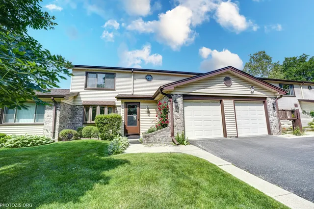 $344,000 | 1330 South Mallard Lane, Mount Prospect, IL 60056