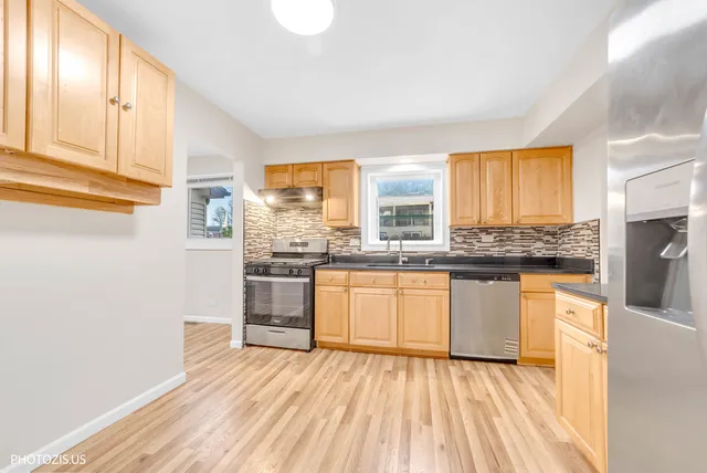 $344,000 | 1330 South Mallard Lane, Mount Prospect, IL 60056