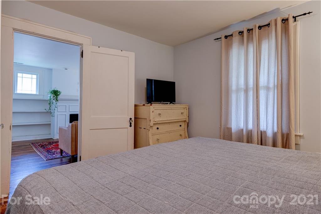 52 Valley View Road Asheville, NC 28803 - Photo 12 of 21 Gallery Image 12