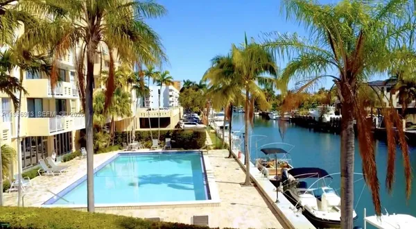 $2,100 | 2350 Northeast 135th Street, Unit 308, North Miami, FL 33181