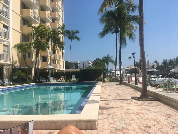 $2,100 | 2350 Northeast 135th Street, Unit 308, North Miami, FL 33181