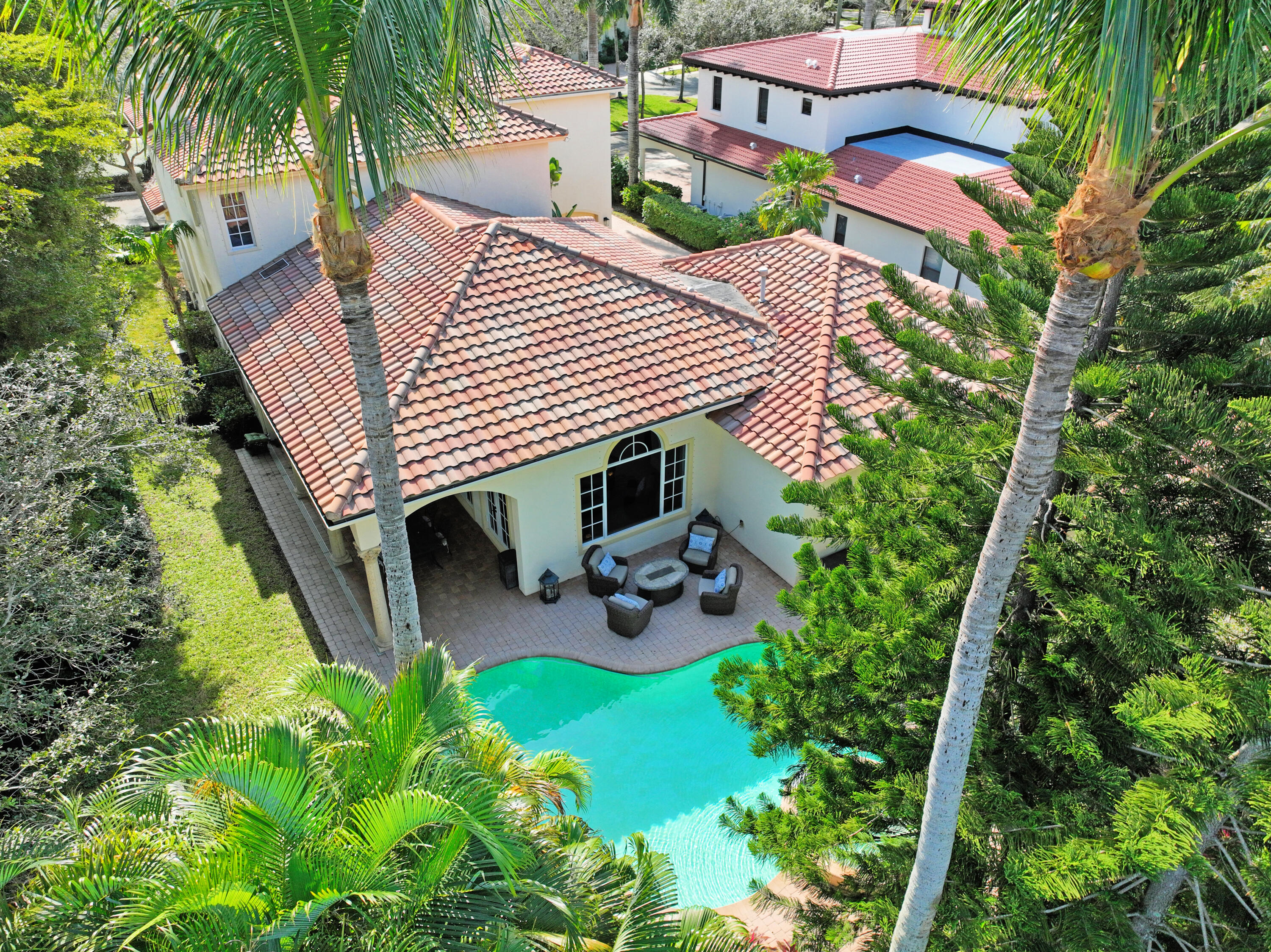 110 Villa Bella Jupiter, FL 33458 - Photo 69 of 79 07_aerial_7