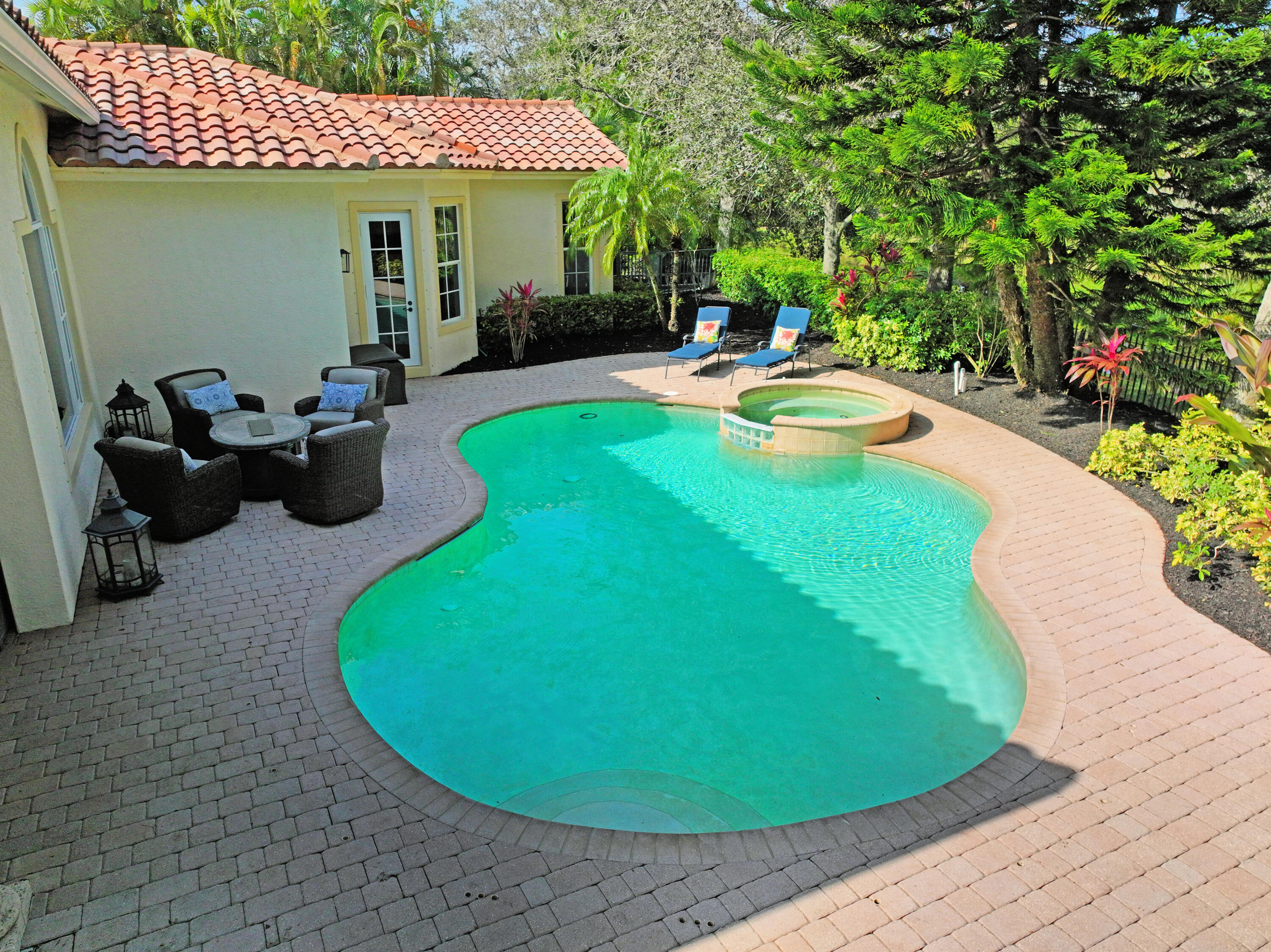 110 Villa Bella Jupiter, FL 33458 - Photo 70 of 79 06_aerial_6