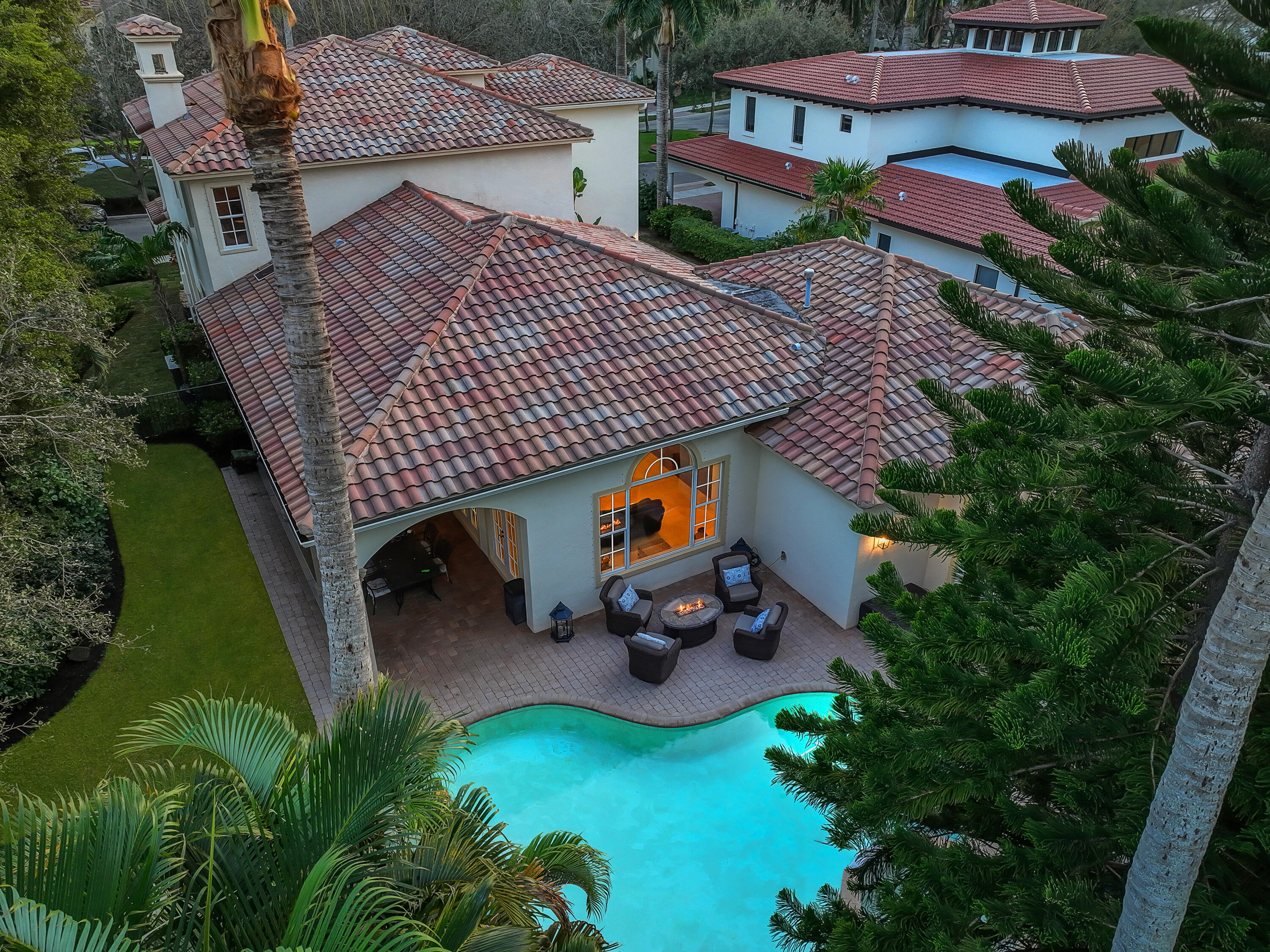 110 Villa Bella Jupiter, FL 33458 - Photo 8 of 79 77_Twilight_11