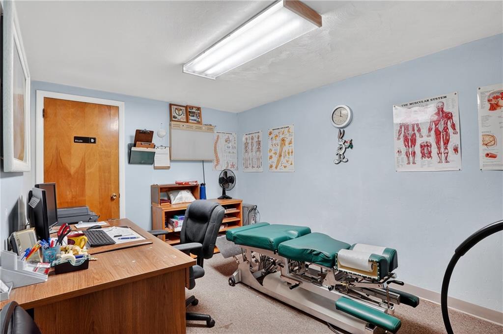 718 West Ingomar Road Pittsburgh, PA 15237 - Photo 4 of 40 a room with furniture and a mirror