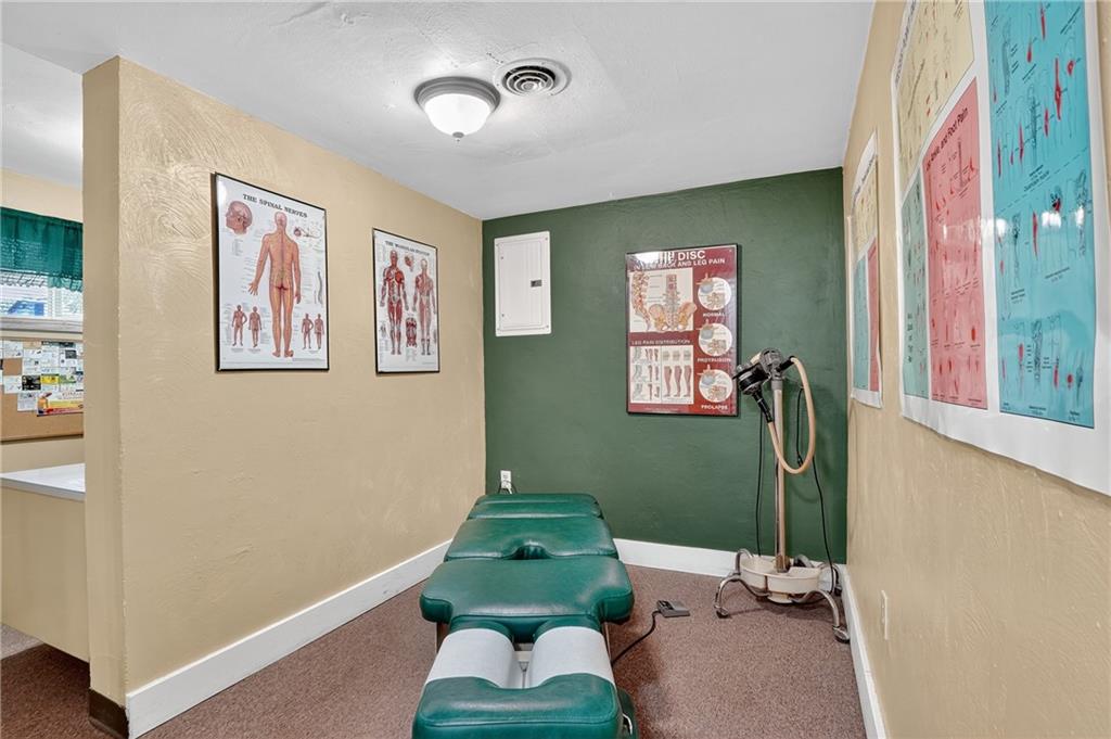718 West Ingomar Road Pittsburgh, PA 15237 - Photo 7 of 40 a room with games and windows
