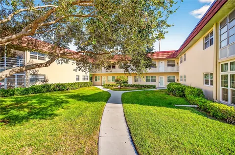 $94,000 | 102 Royal Oak Drive, Unit 203, Vero Beach, FL 32962