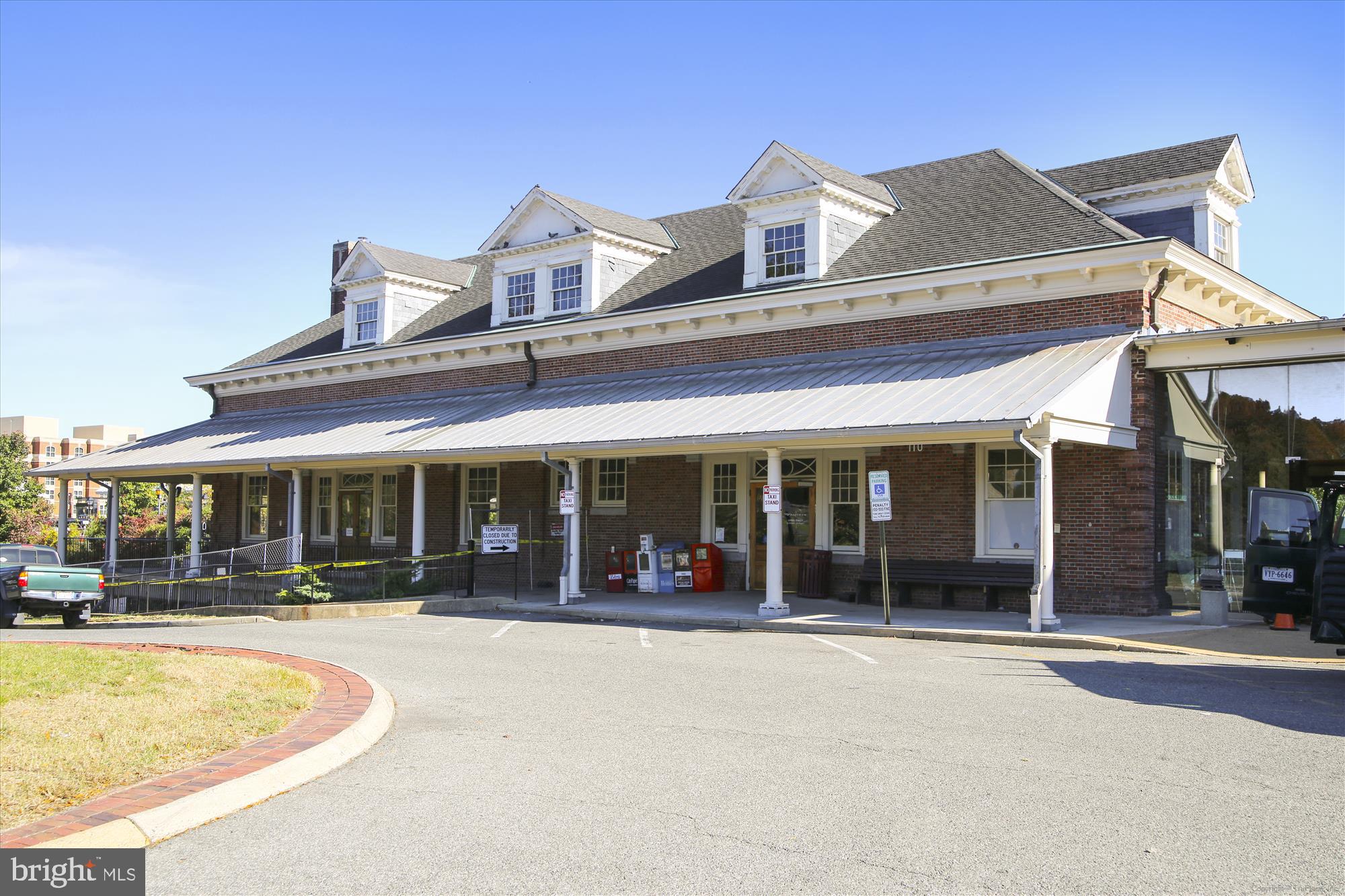 2209 Russell Road Alexandria, VA 22301 - Photo 39 of 48 Amtrak Train Station