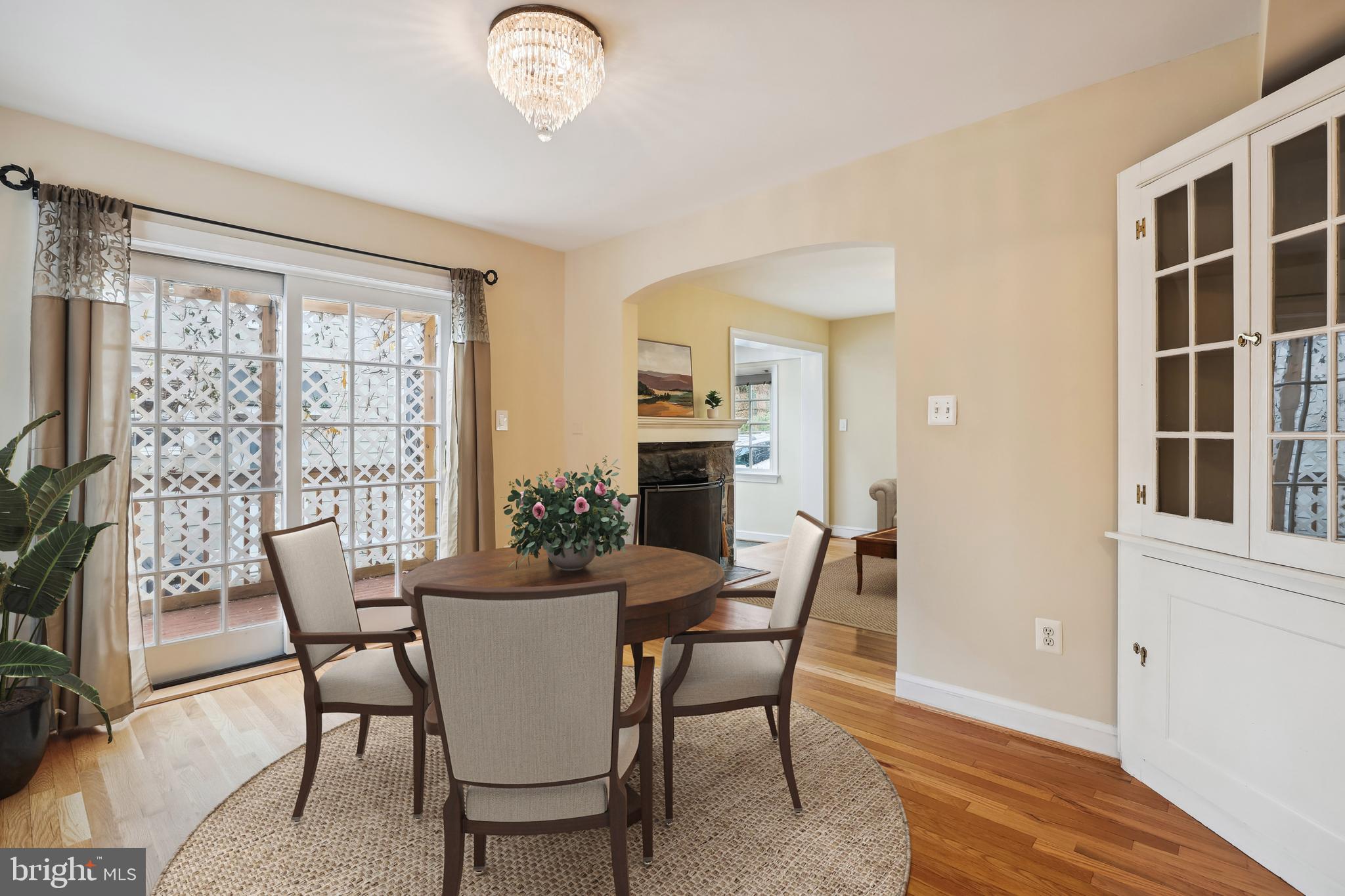 2209 Russell Road Alexandria, VA 22301 - Photo 10 of 48 Dining Room - virtually staged