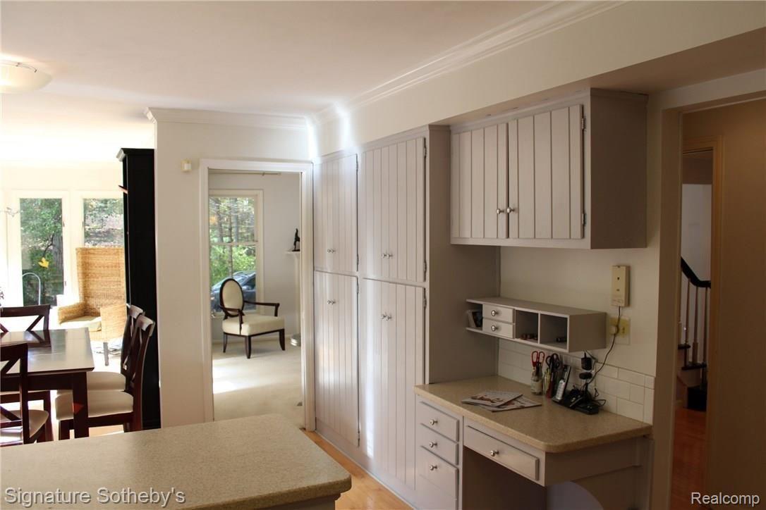 236 Beechview Drive Rochester, MI 48306 - Photo 13 of 23 58 Kitchen Command Center.jpg