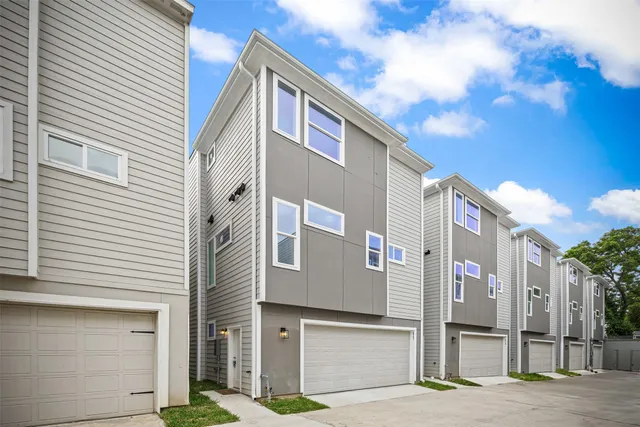 $2,800 | 4011 Ward Street, Houston, TX 77021